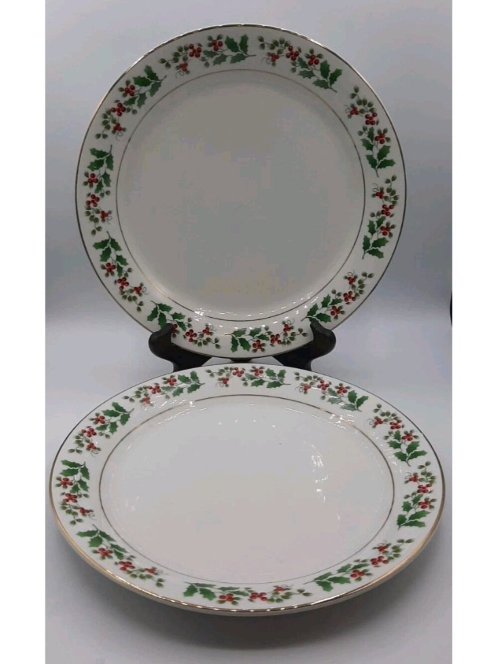 Set Of 2 Vintage Gibson CHRISTMAS Holiday Holly Berry Dinnerware Dinner Plates